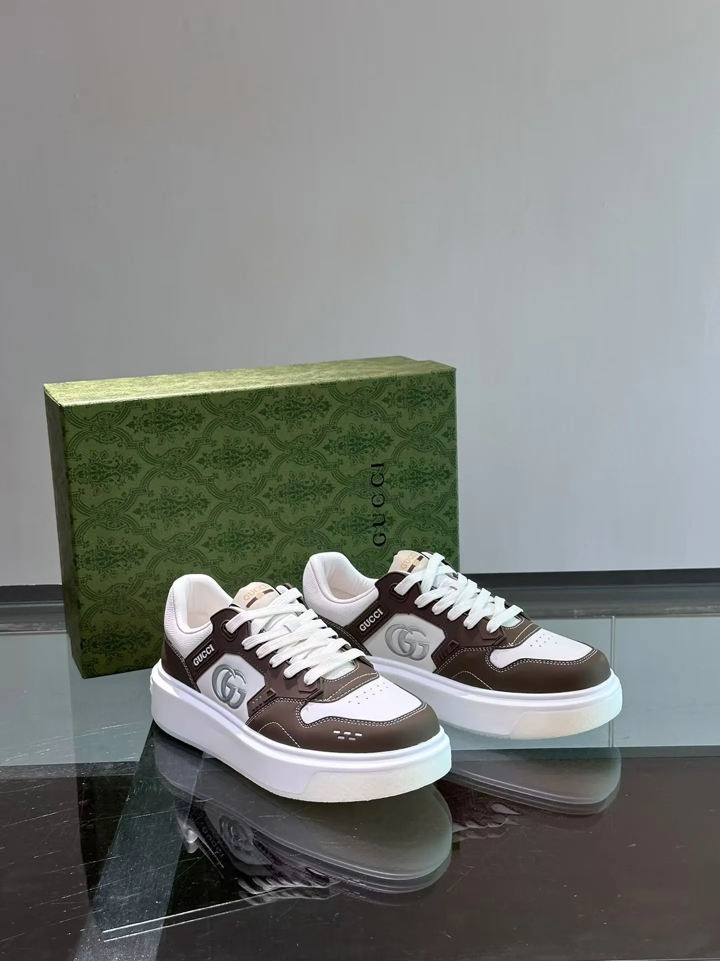 Men's Men's Shoes Men's Men's 💰460 new men's shoes GUCCI [Lightning] latest shoes shipped. Original quality, fashionable, made of special materials, sheepskin lining, brand new packaging. The foot feels super comfortable and the workmanship is impeccable. Size: 38-45